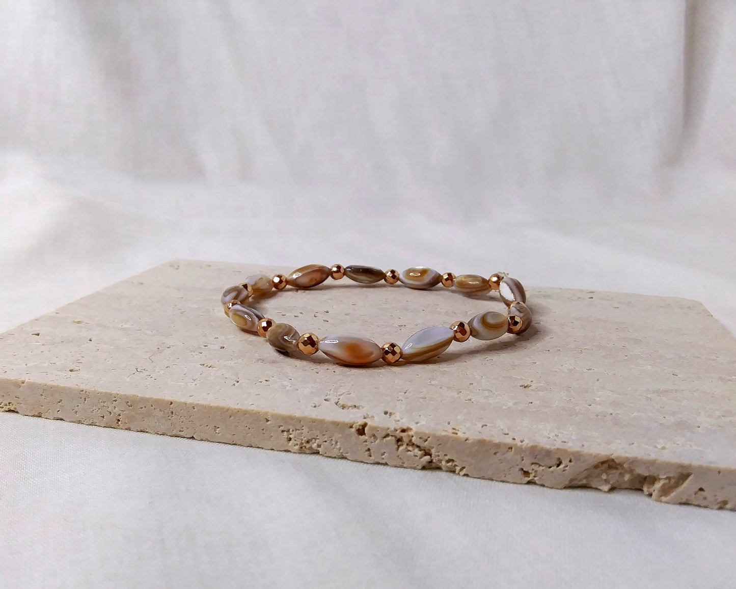 gold color shell bead stretch bracelet