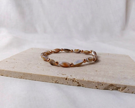 gold color shell bead stretch bracelet