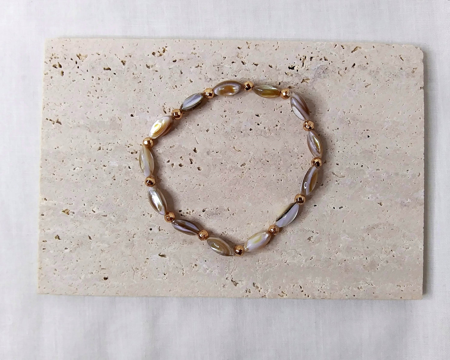 gold color shell bead stretch bracelet