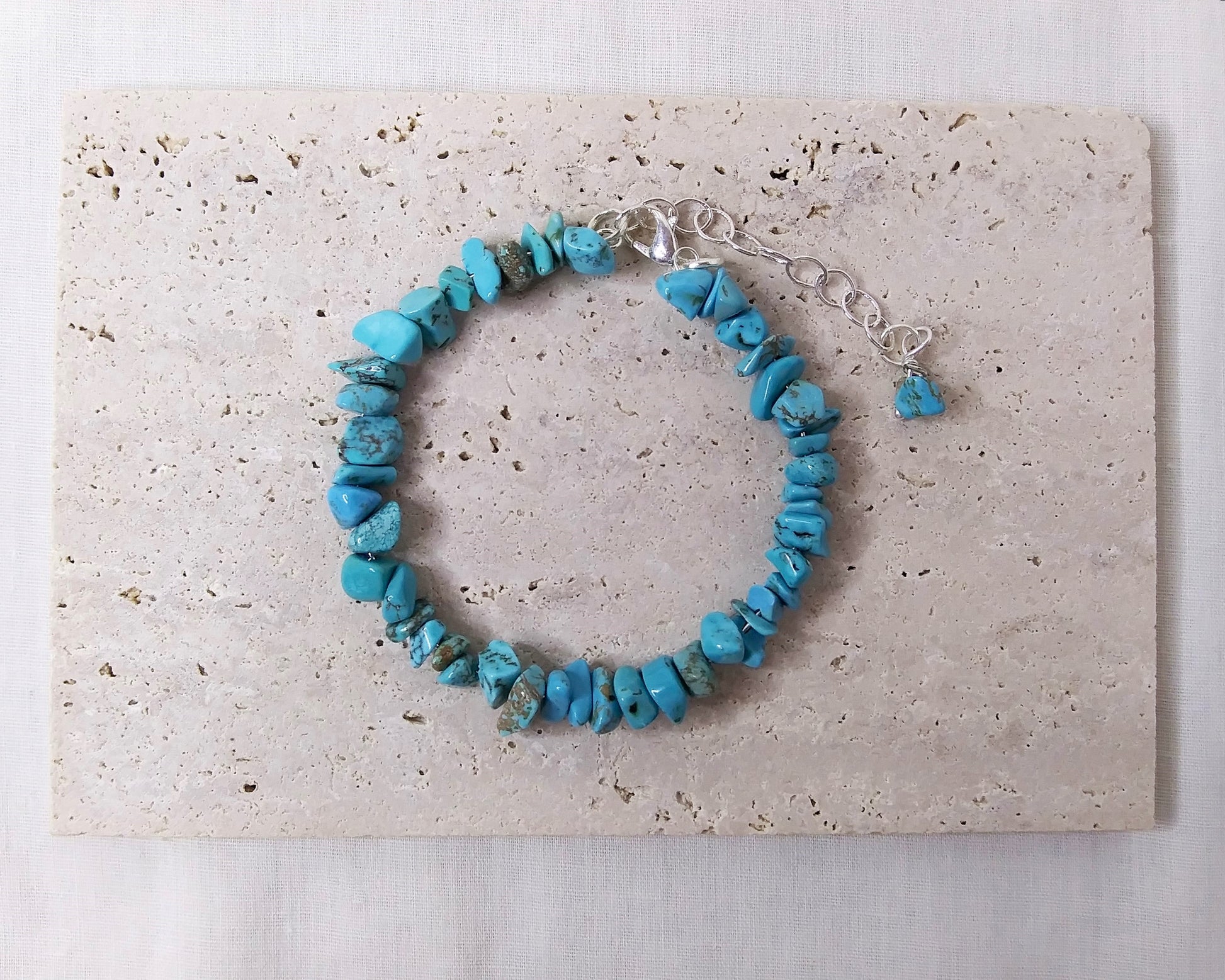Chip Gemstone Beaded Bracelet in plated silver or gold