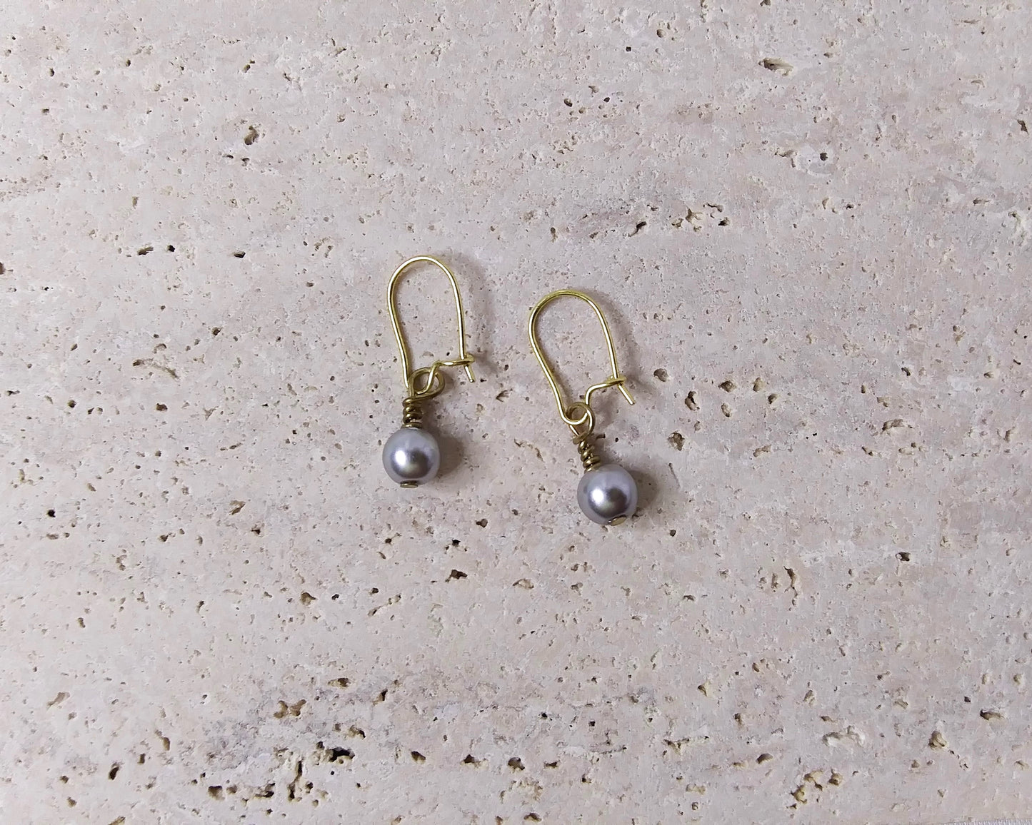 Small Glass pearl bead earrings