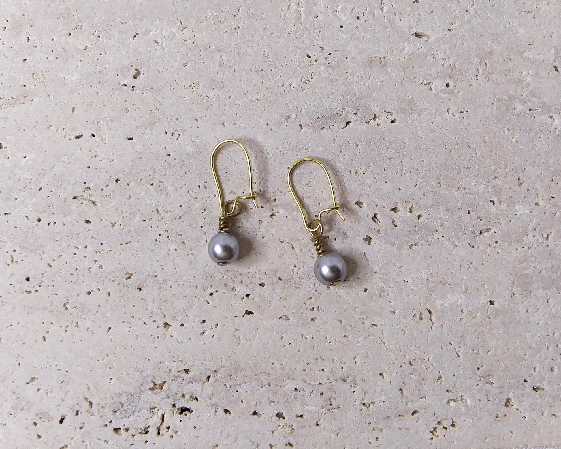 Small Glass pearl bead earrings